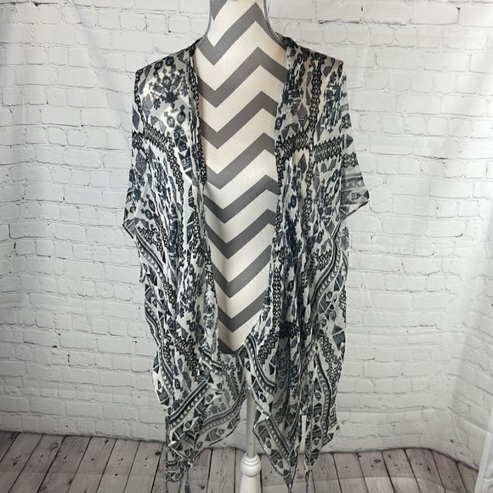 Hinge Kimono